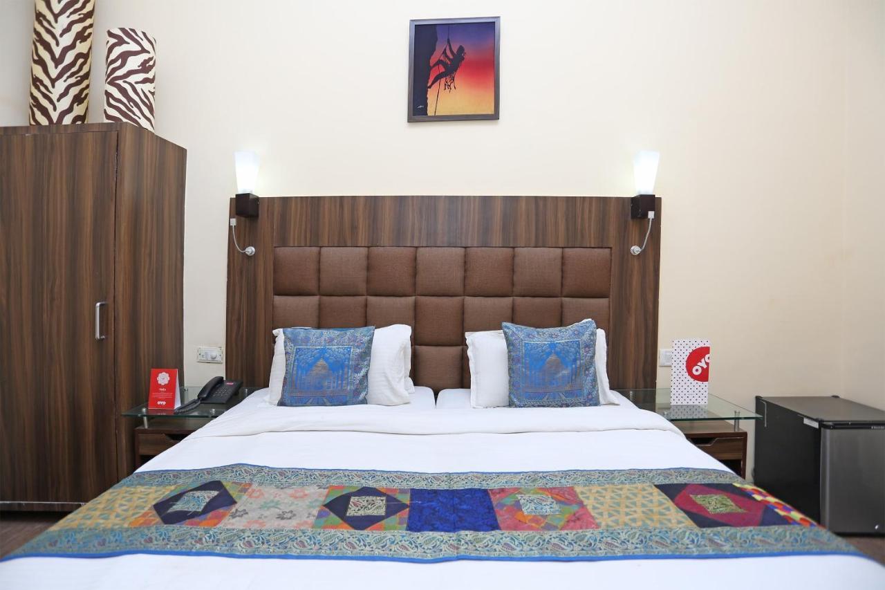 Hotel Oyo Flagship The Marc Blu Tājganj Exterior foto